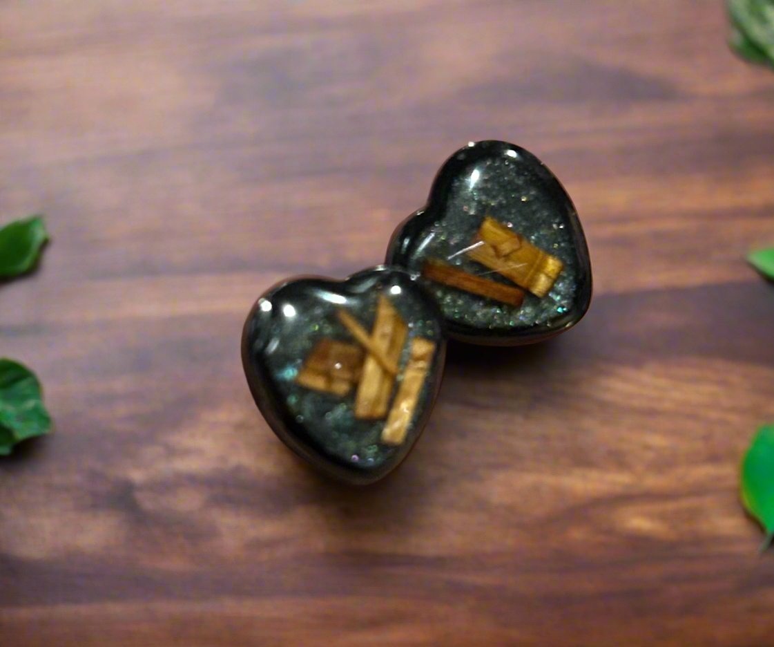 Heart- th'á:le Studs