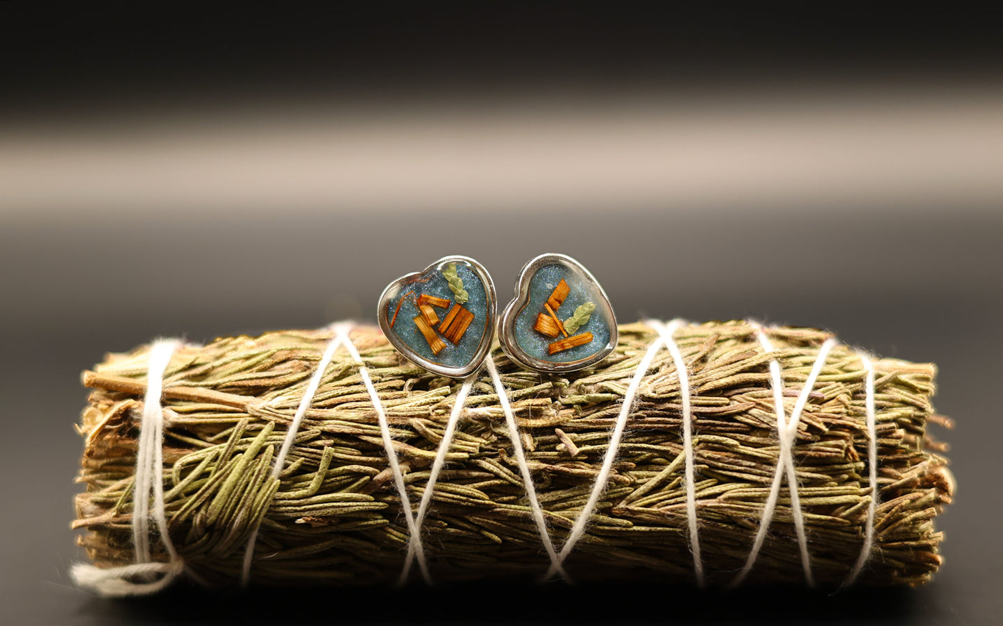 Heart- th'á:le Studs